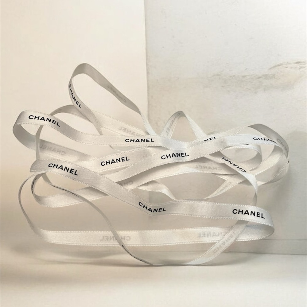 CHANEL Elegant Red and White Hair or Gift Luxury Ribbon Set (Like New Condition) - Picture 9 of 9